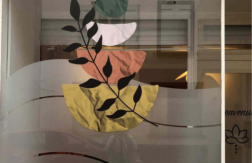 Photo zoomée d'un film dépoli avec décorations