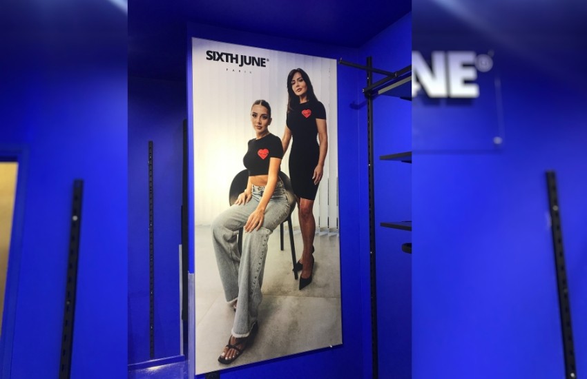 Photo d'une affiche publicitaire personnalisée