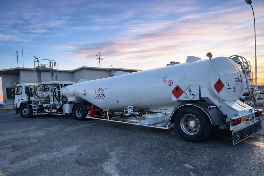 flocage adhésif citerne camion aéroport de Nice