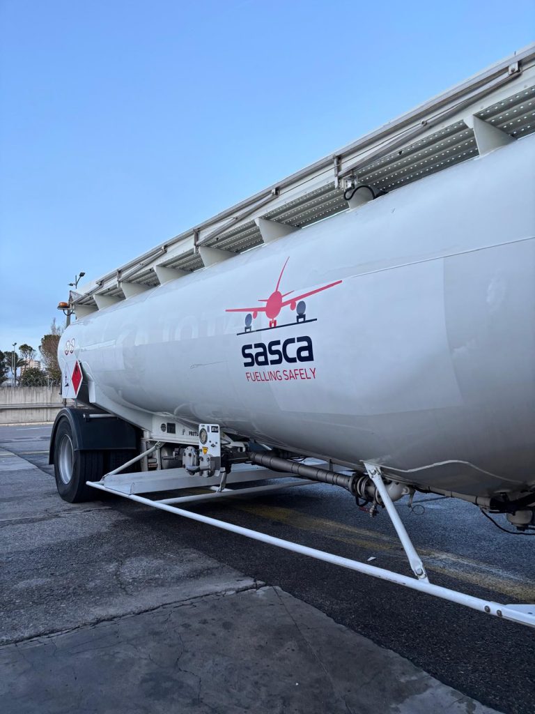 flocage adhésif citerne camion aéroport de Nice